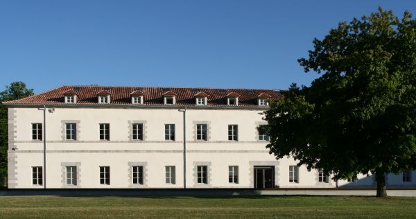 Eclairage-interieur-de-la-petite-Caserne-de-la- Nive-a-BAYONNE